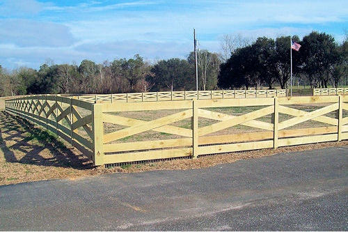 4ft Crossbuck fence with beveled posts and fascia 036
